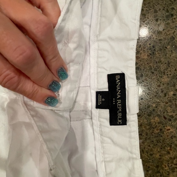 Banana Republic Bundle of 3 shorts-like new size 4. - Picture 4 of 9